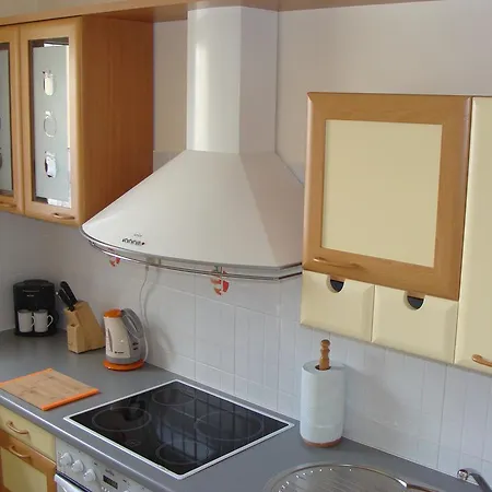 Appartement Marina 1000 *