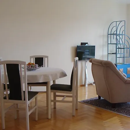 Appartement Marina 1000 *